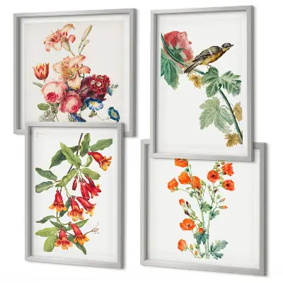 Billedvæg over sofa med retro motiv af malede blomster og fugle
