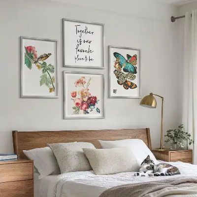 Billedsæt med ramme motiver af blomster, sommerfugle og fugle i pastelnuancer