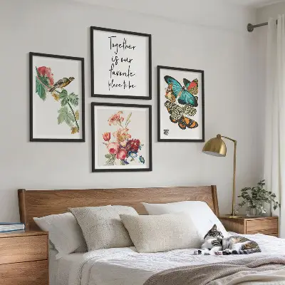 Billedsæt med ramme motiver af blomster, sommerfugle og fugle i pastelnuancer