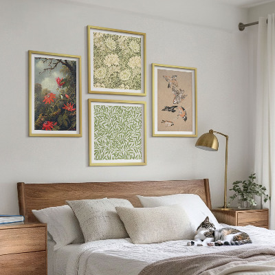 Billedvæg over sofa Blomster og fugle i naturlige omgivelser