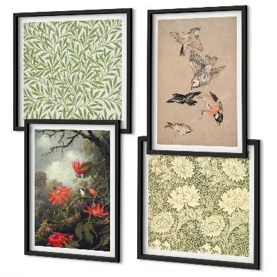 Billedvæg over sofa med motiv af blomster og fugle i naturlige omgivelser