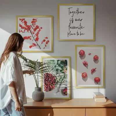Billedvæg over sofa minimalistisk motiv af røde planter