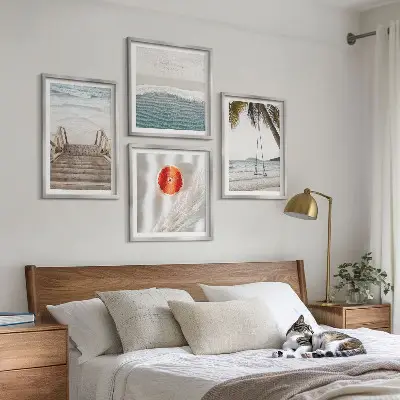 Billedvæg til over sofa motivet af strandens trætrappe