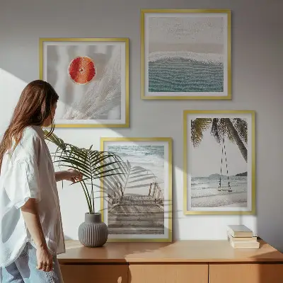 Billedvæg til over sofa motivet af strandens trætrappe