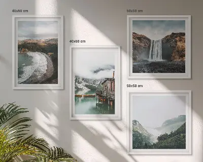 Billedsæt med ramme motiv af bjerglandskab med strand og skyer