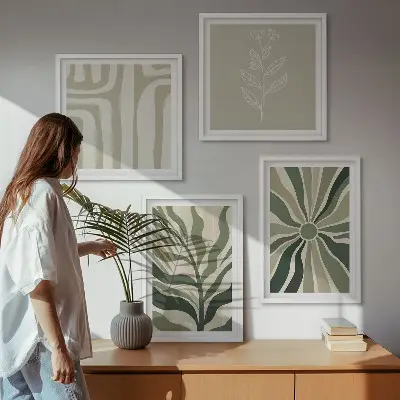 Billedvæg over sofa med plantemønstre i grøn minimalisme