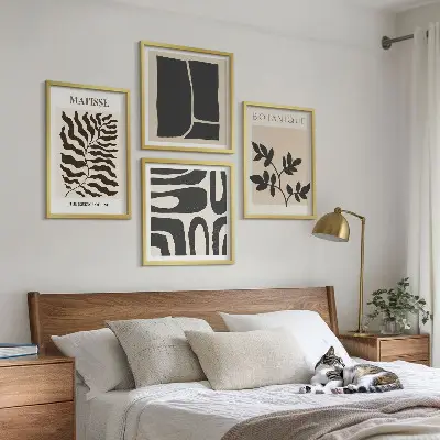 Minimalistiske planteplakater til billedvæg over sofaen