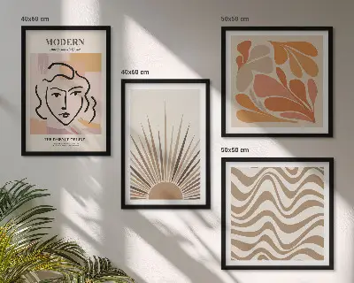 Billedvæg til over sofaen med sol og boho-pastelfarver