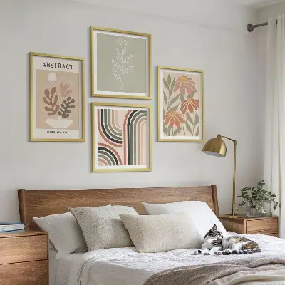 Billedvæg Abstrakte pastelplanter over sofa