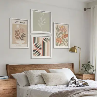 Billedvæg Abstrakte pastelplanter over sofa