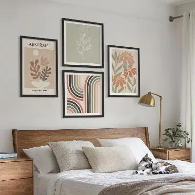 Billedvæg Abstrakte pastelplanter over sofa