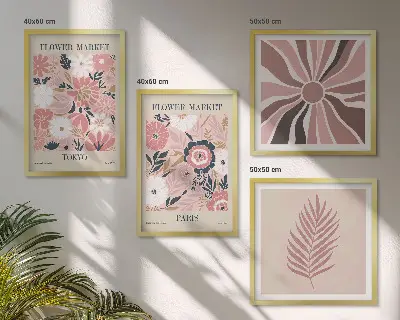 Billedvæg over sofa med blomstermønstre, blade og geometri