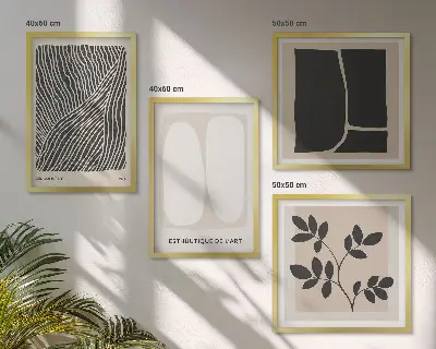 Billedvæg over sofa med minimalistiske plantemønstre