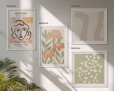 Billedvæg over sofa med moderne abstrakt kvinde