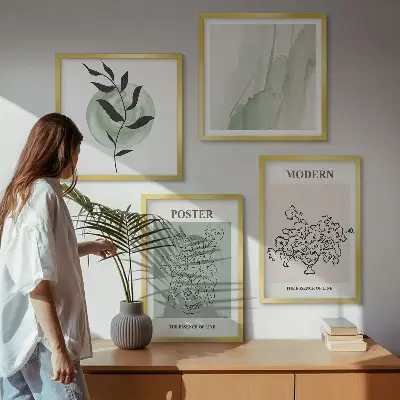 Blomster i en moderne vase billedvæg over sofaen