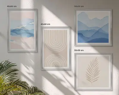 Billedvæg over sofa med motiv af beige og blå bølgende blade