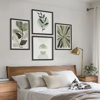 Plantens geometriske former billedvæg over sofa