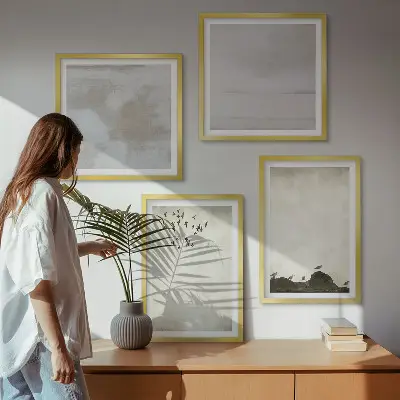 Billedvæg over sofa med tekstur af fugleflok