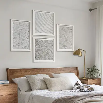 Billedvæg med sandmønstre geometriske strukturer over sofa