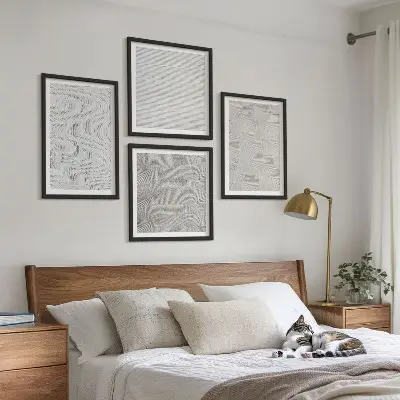 Billedvæg med sandmønstre geometriske strukturer over sofa