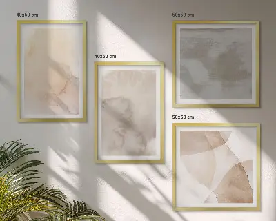 Billedvæg over sofa med varme akvarel og pastel teksturer