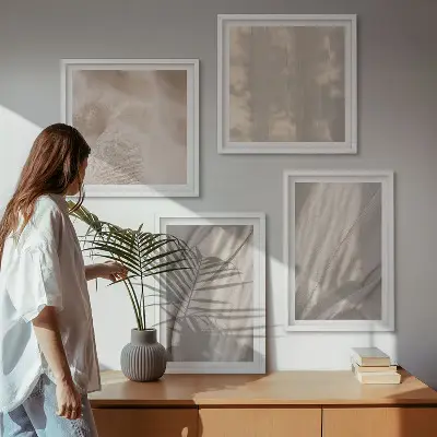 Billedvæg over sofa med nærbillede af naturlige boho-stoffer