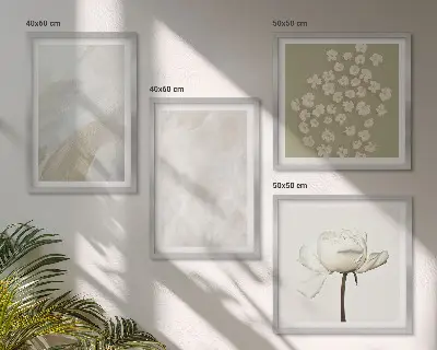 Billedvæg over sofa med blomster i moderne boho-stil