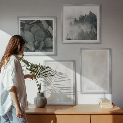 Billedvæg over sofa med stenmotiv i pastelfarvet marmor