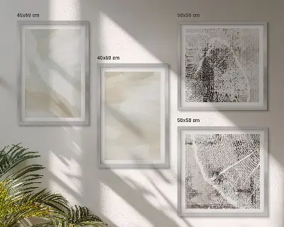 Billedvæg over sofa med malingtekstur i minimalistisk stil