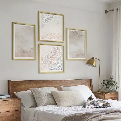 Akvarelblade i pastel billedvæg til over sofa