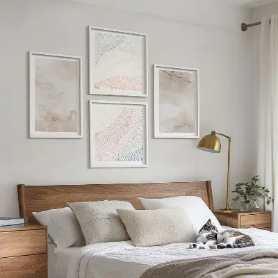Akvarelblade i pastel billedvæg til over sofa