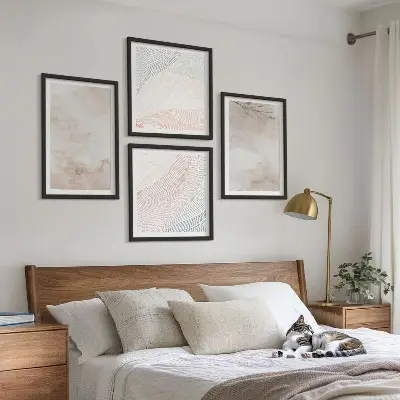 Akvarelblade i pastel billedvæg til over sofa
