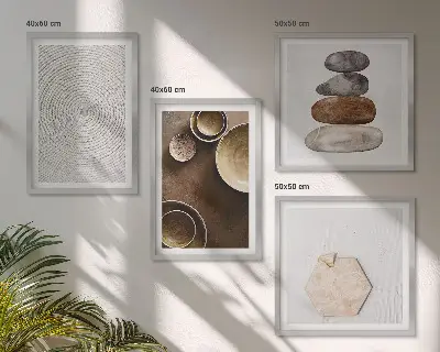 Billedvæg over sofa med teksturer i moderne kunst