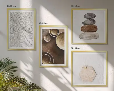 Billedvæg over sofa med teksturer i moderne kunst