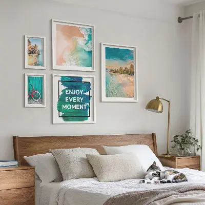 Billedsæt over sofa med feriestemning