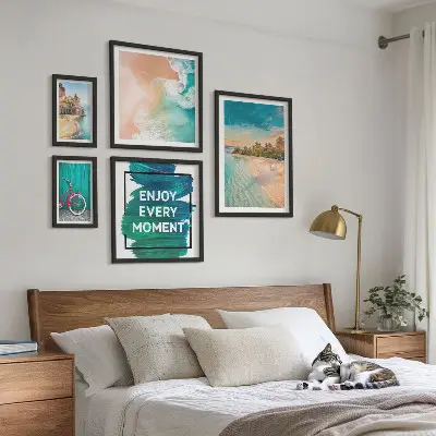 Billedsæt over sofa med feriestemning
