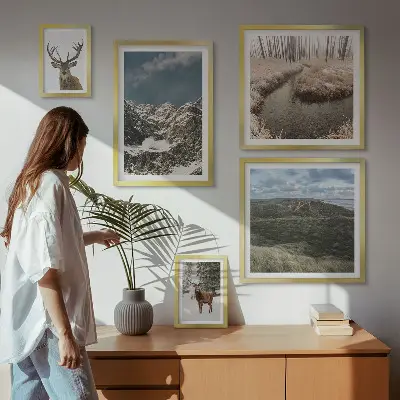 Billedsæt over sofa med motiv af vild natur og majestætiske bjerge
