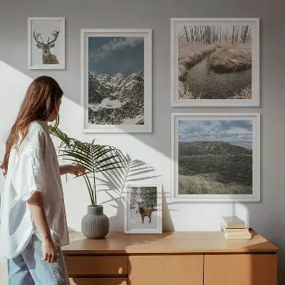 Billedsæt over sofa med motiv af vild natur og majestætiske bjerge