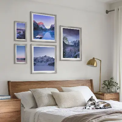 Billedkomposition til væg med motiv af bjergsøer, skove og landskaber