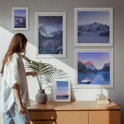 Billedkomposition til væg med motiv af bjergsøer, skove og landskaber