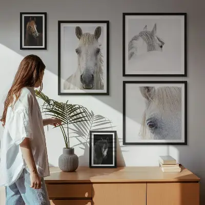 Hesteportrætter i kunstneriske stilarter billedsæt til ophængning over sofa