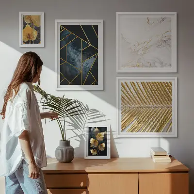 Billedsæt til væg over sofa med stilfulde blade og geometriske motiver