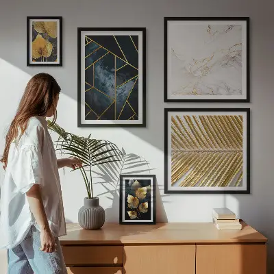 Billedsæt til væg over sofa med stilfulde blade og geometriske motiver