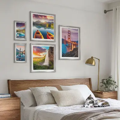 Billedsæt over sofa med motiver af landskaber, natur og broer i USA