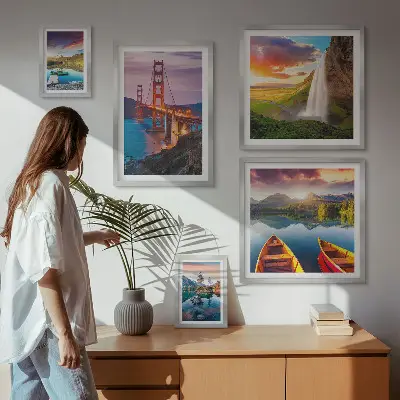 Billedsæt over sofa med motiver af landskaber, natur og broer i USA