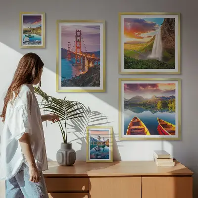 Billedsæt over sofa med motiver af landskaber, natur og broer i USA
