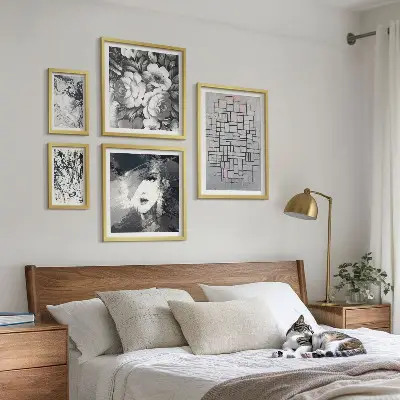 Billedkomposition til væg moderne portræt med abstrakte blomster