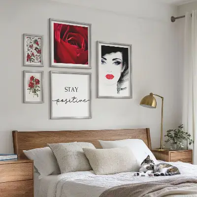 Billedsæt med kvindeportrætter vintage blomstermotiver til ophæng over sofa