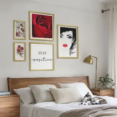 Billedsæt med kvindeportrætter vintage blomstermotiver til ophæng over sofa