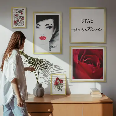 Billedsæt med kvindeportrætter vintage blomstermotiver til ophæng over sofa